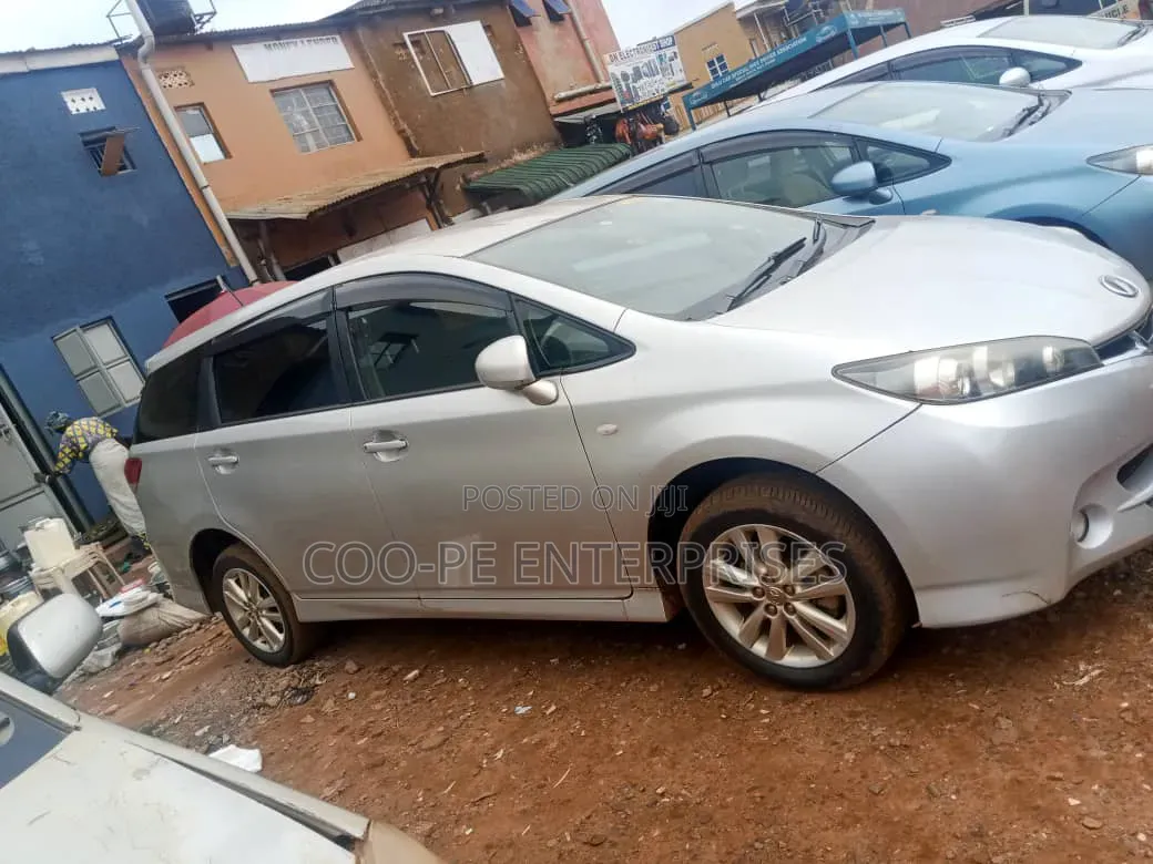 Toyota Wish 2011 Silver