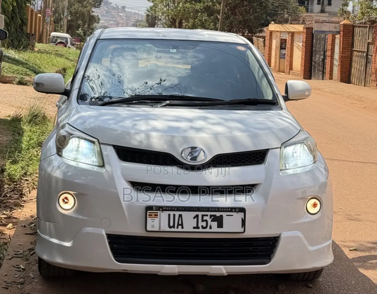 Toyota IST 2010 White
