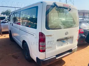 Toyota HiAce 2013 White