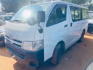Toyota HiAce 2013 White