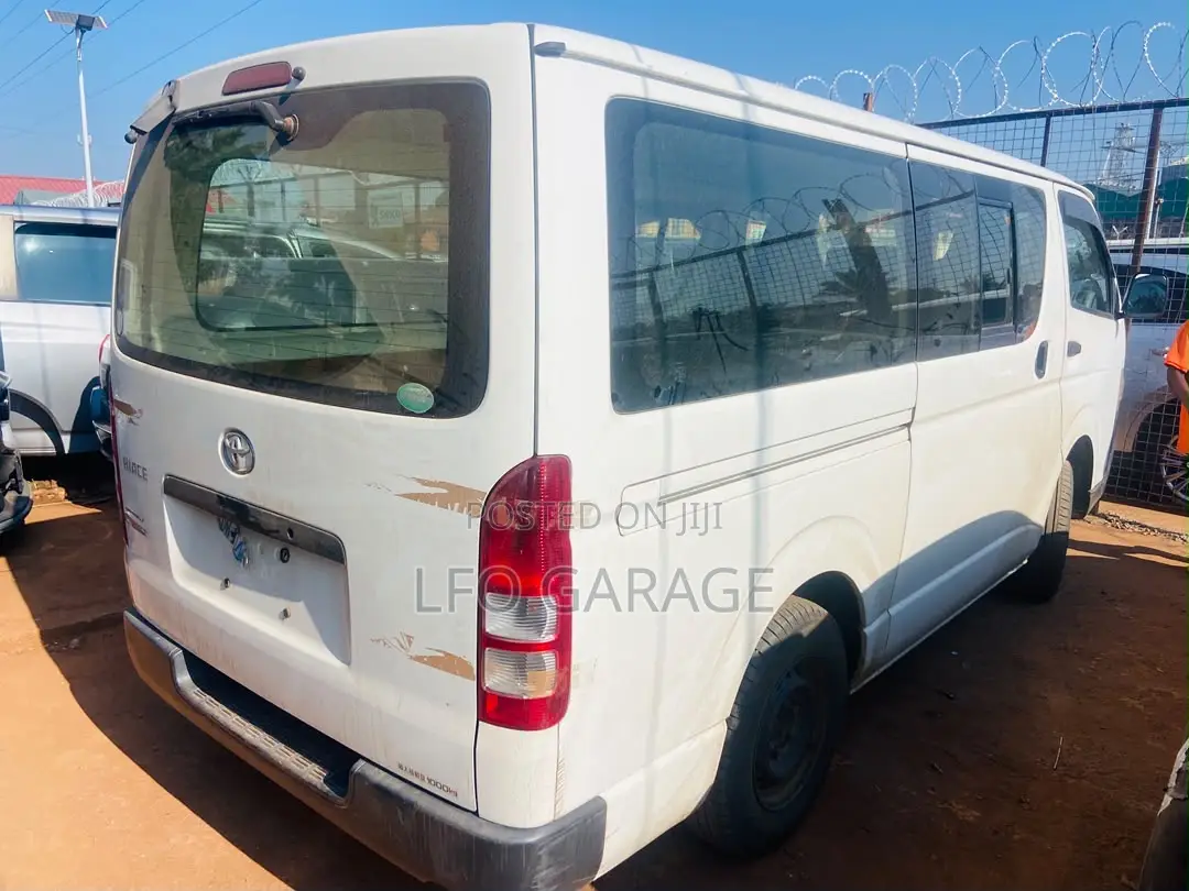 Toyota HiAce 2013 White