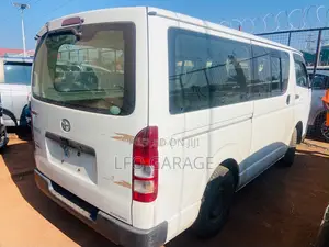 Toyota HiAce 2013 White