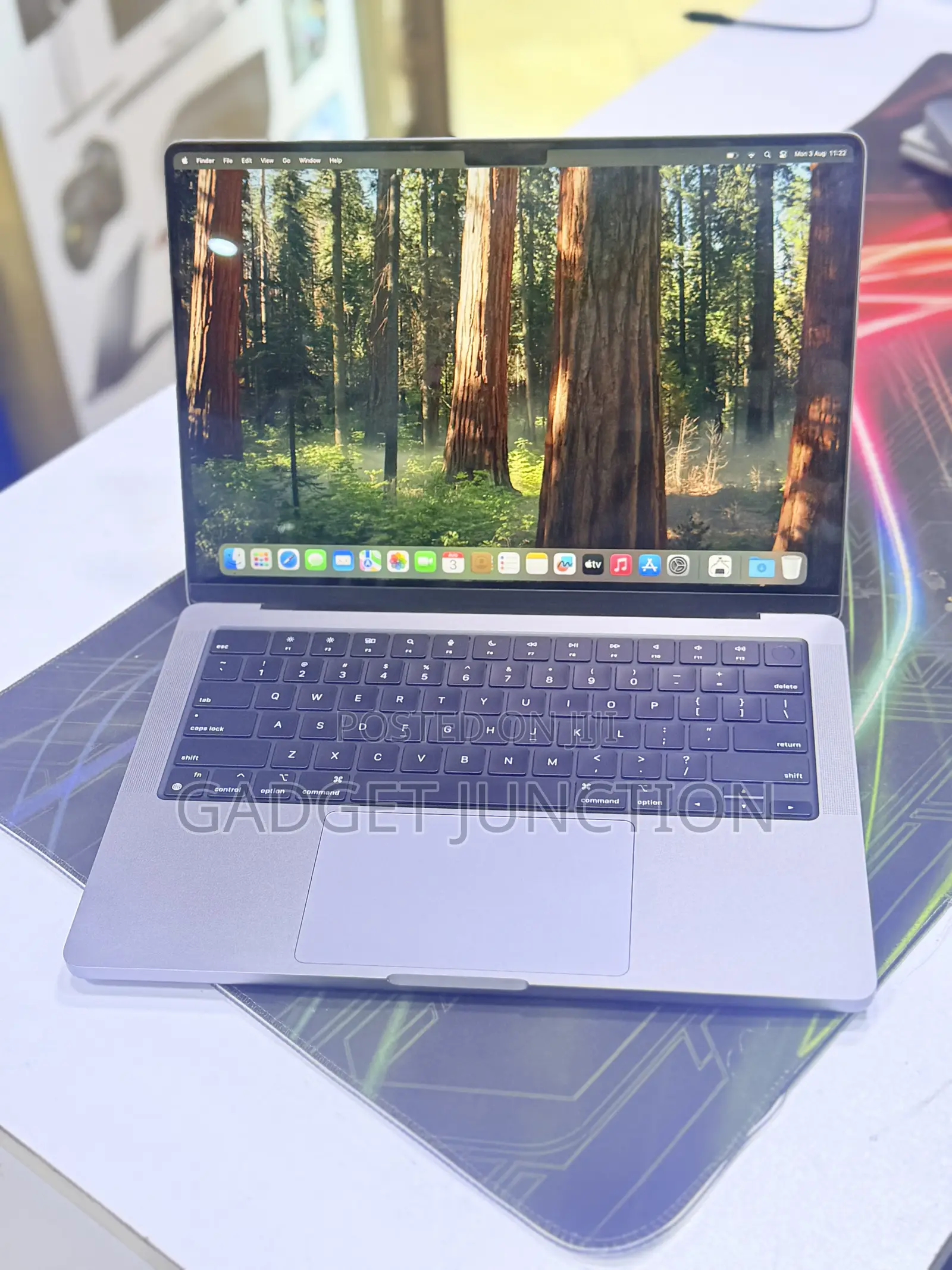 New Laptop Apple MacBook Pro 2023 M3 8GB Apple M3 SSD 512GB