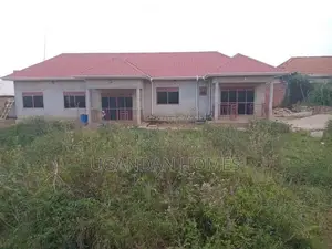 5bdrm Bungalow in Hosana Estate, Ssisa for sale