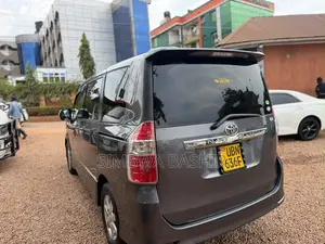 Toyota Noah 2008 Gray