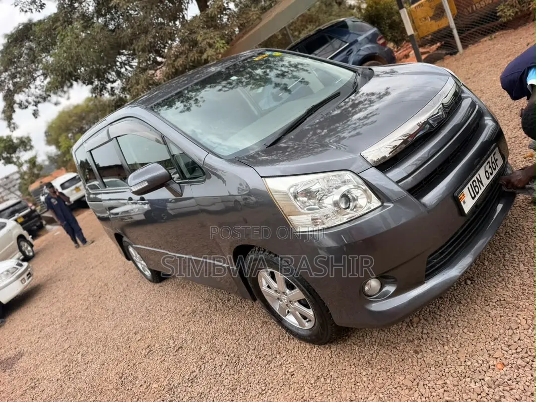 Toyota Noah 2008 Gray