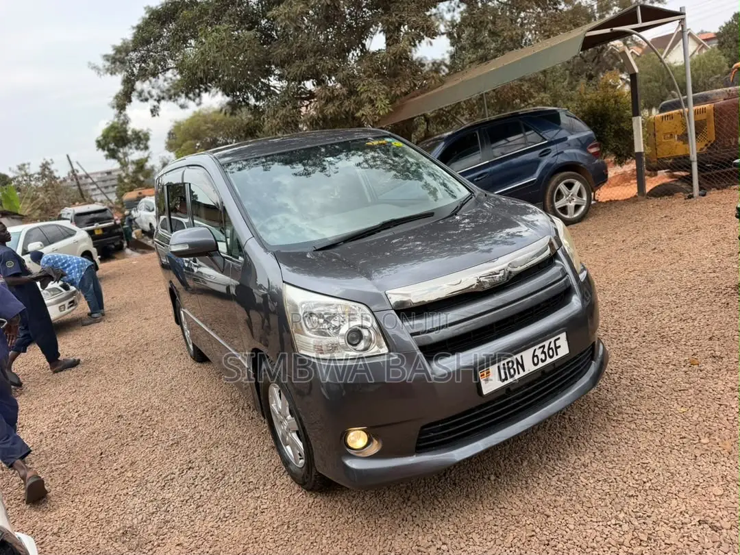 Toyota Noah 2008 Gray