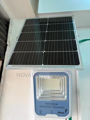200W Solar Flood Light With Remote Control Inbuilt Battery
