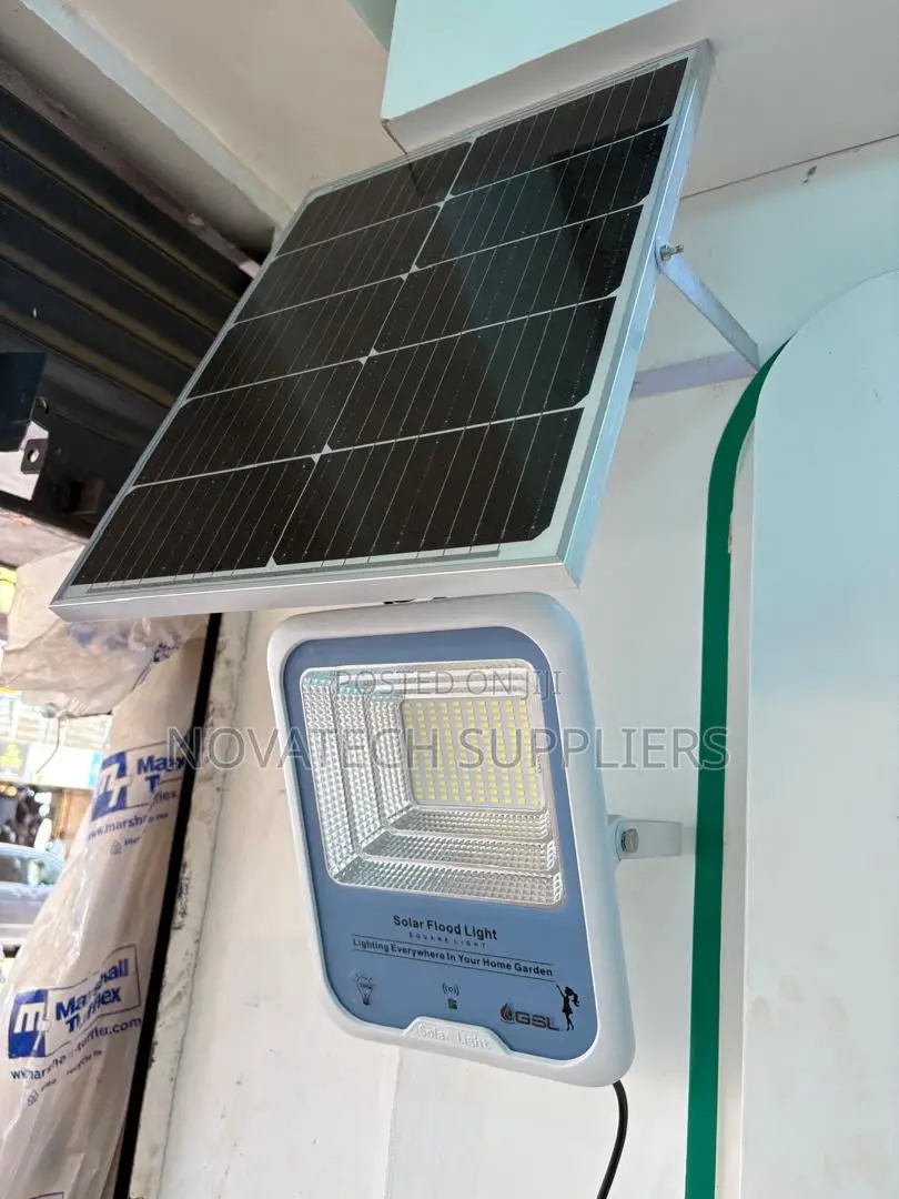 200W Solar Flood Light With Remote Control Inbuilt Battery