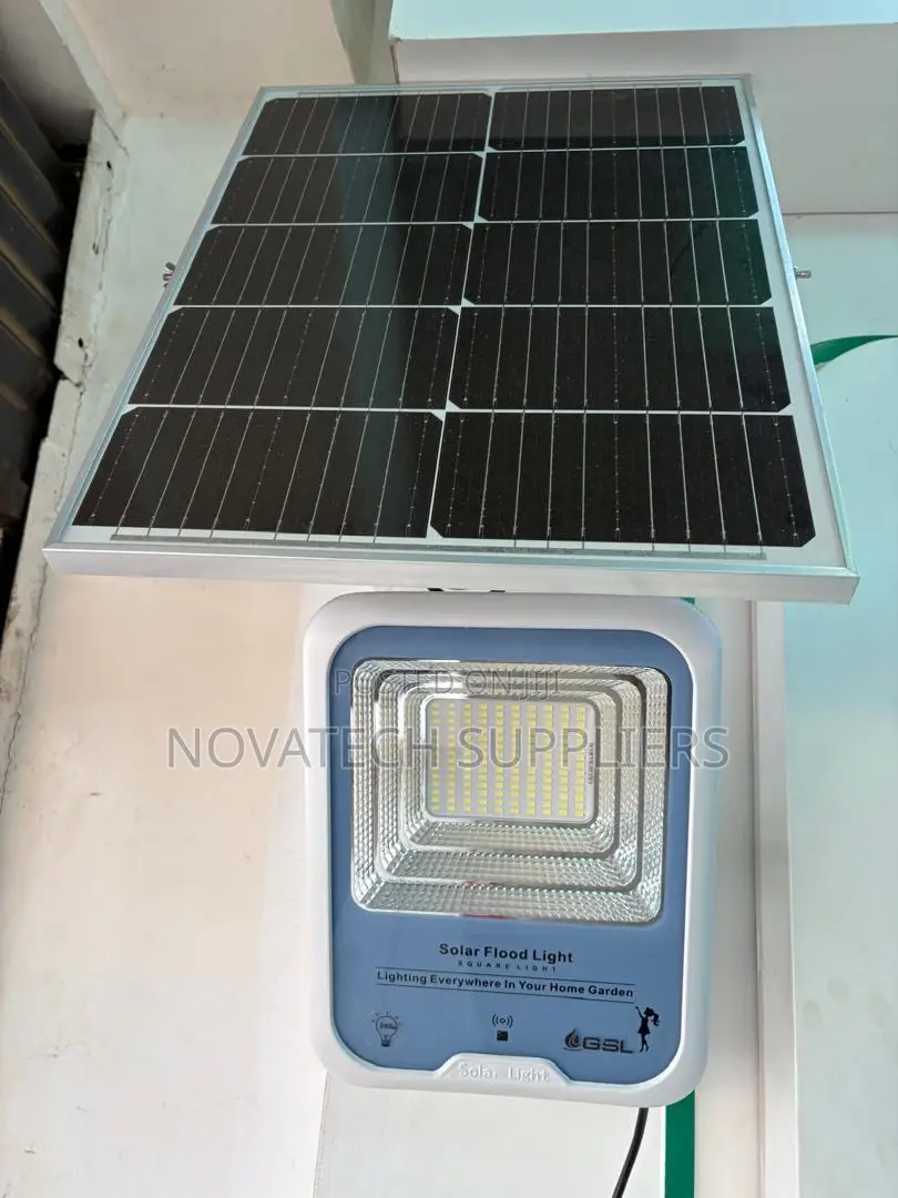 Energy-Saving 200W Solar Flood Light With Automatic Sensor