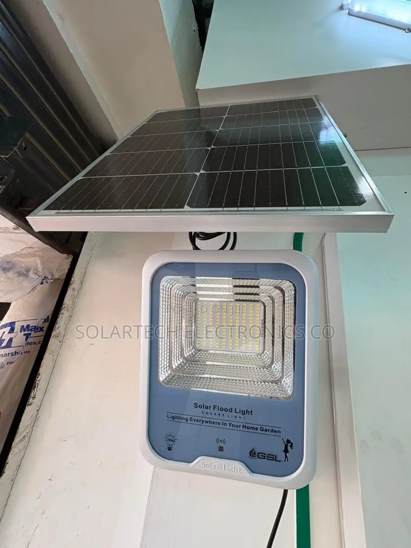 200W Solar Flood Light With Remote Control Inbuilt Battery