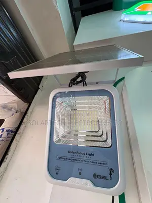 200W Solar Flood Light With Remote Control Inbuilt Battery