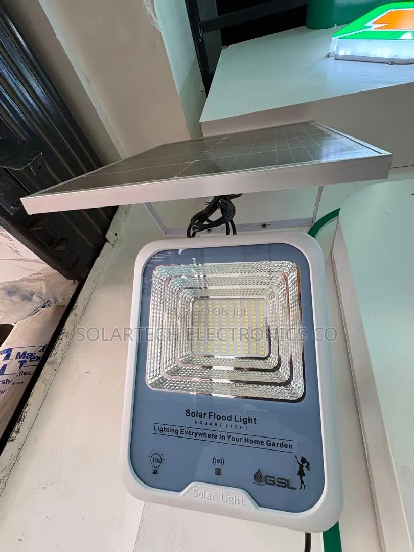 200W Solar Flood Light With Remote Control Inbuilt Battery