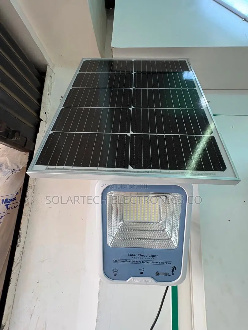 Energy-Saving 200W Solar Flood Light With Automatic Sensor