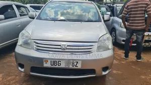 Toyota Raum 2008 Gold