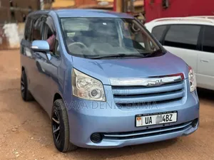Toyota Noah 2.0 143hp AWD (8 Seater) 2009 Matt Black