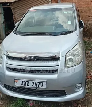 Toyota Noah 2011 Silver