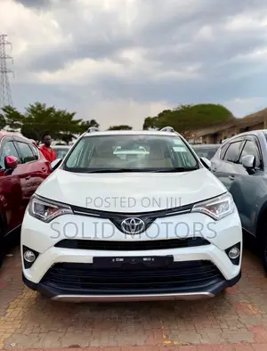 Toyota RAV4 XLE 4dr SUV AWD (2.5L 4cyl 6A) 2018 White
