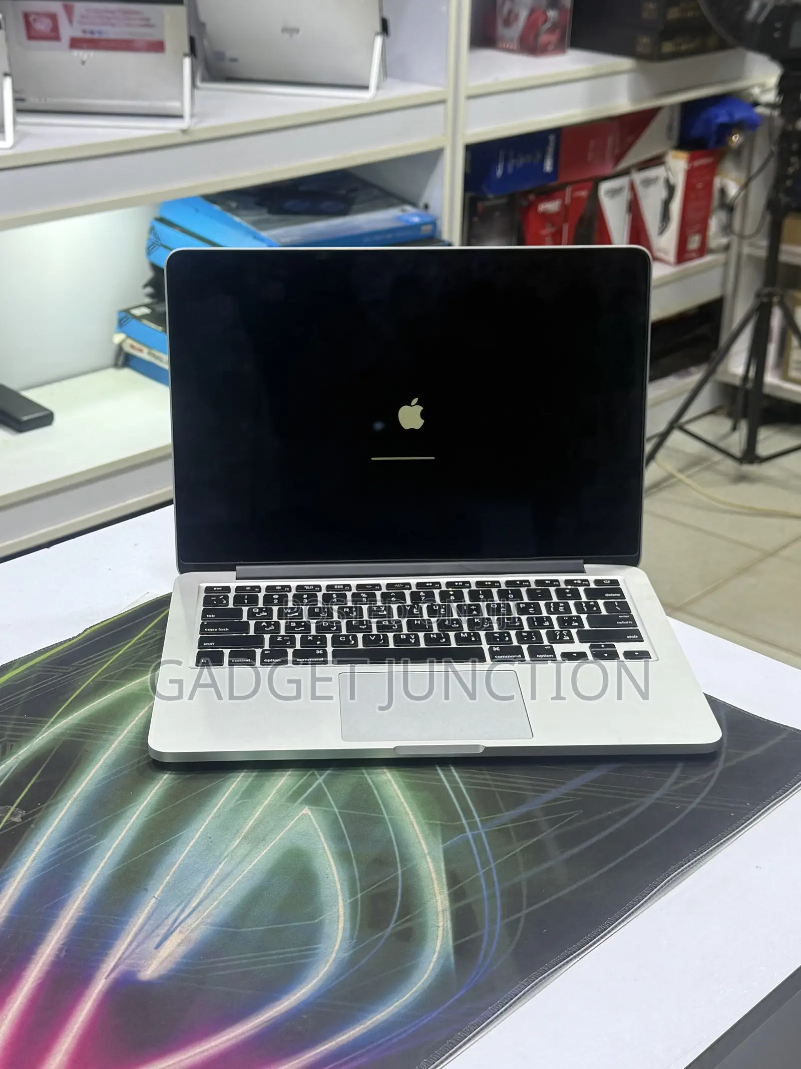 New Laptop Apple MacBook Pro 16GB Intel Core i5 SSD 256GB