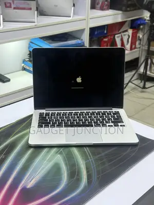 New Laptop Apple MacBook Pro 16GB Intel Core i5 SSD 256GB