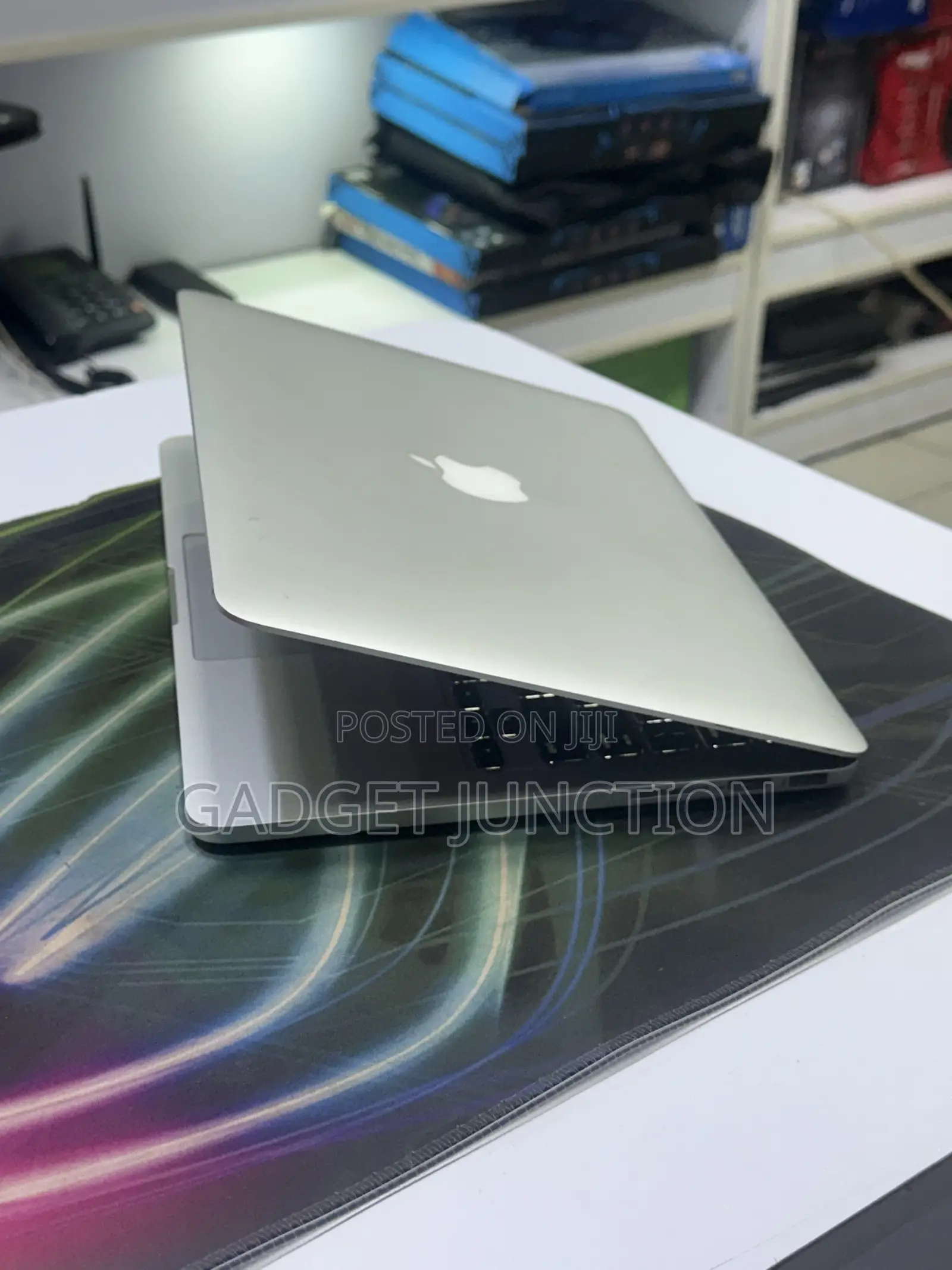New Laptop Apple MacBook Pro 16GB Intel Core i5 SSD 256GB