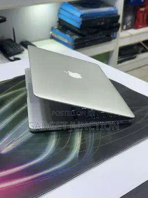 New Laptop Apple MacBook Pro 16GB Intel Core i5 SSD 256GB