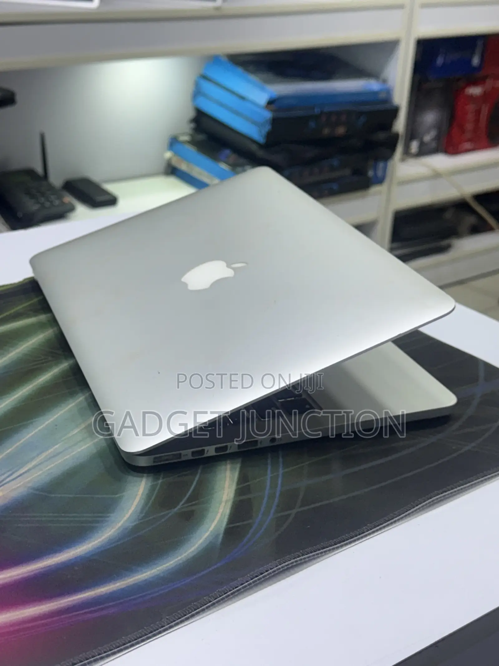 New Laptop Apple MacBook Pro 16GB Intel Core i5 SSD 256GB
