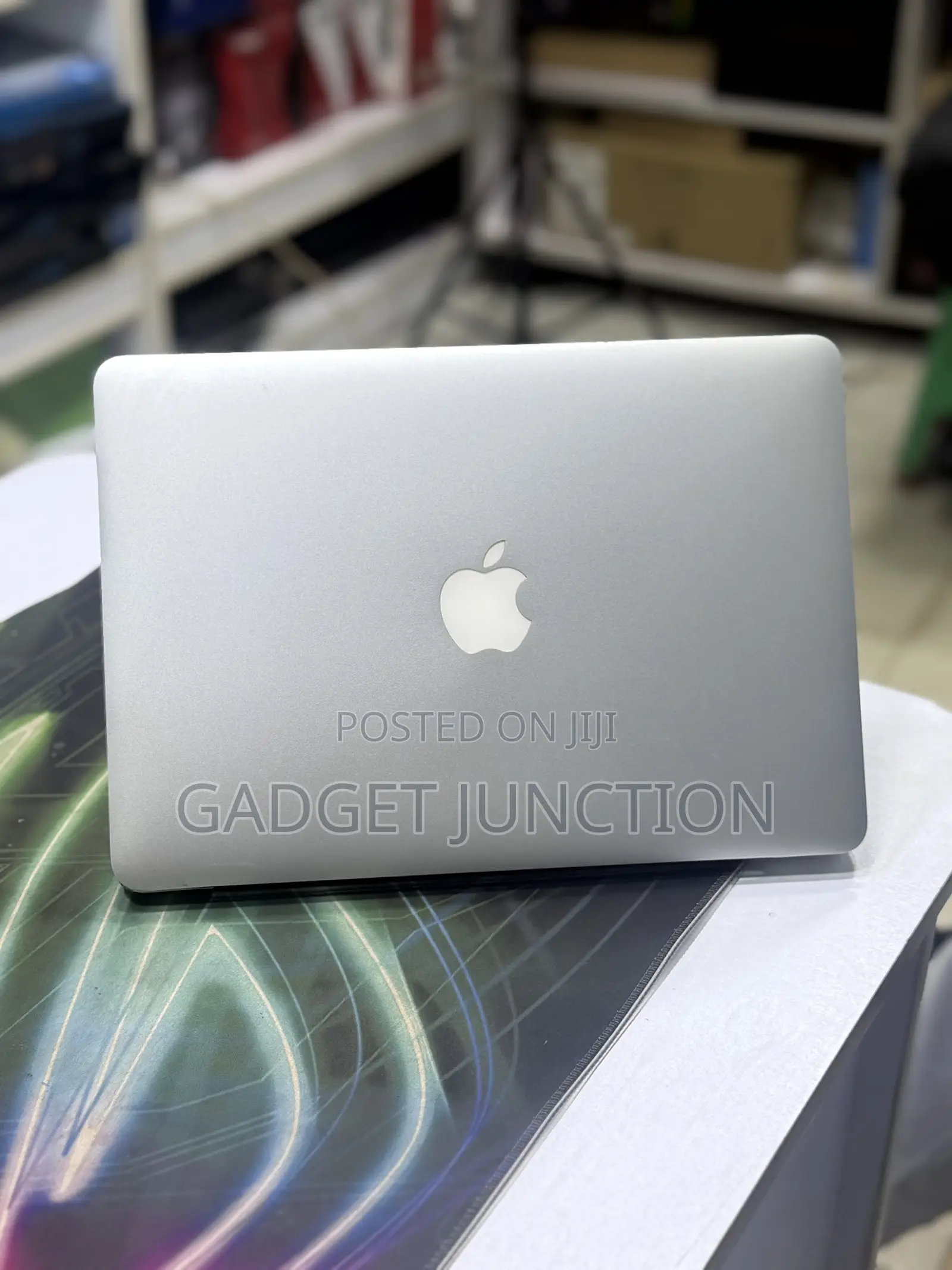 New Laptop Apple MacBook Pro 16GB Intel Core i5 SSD 256GB