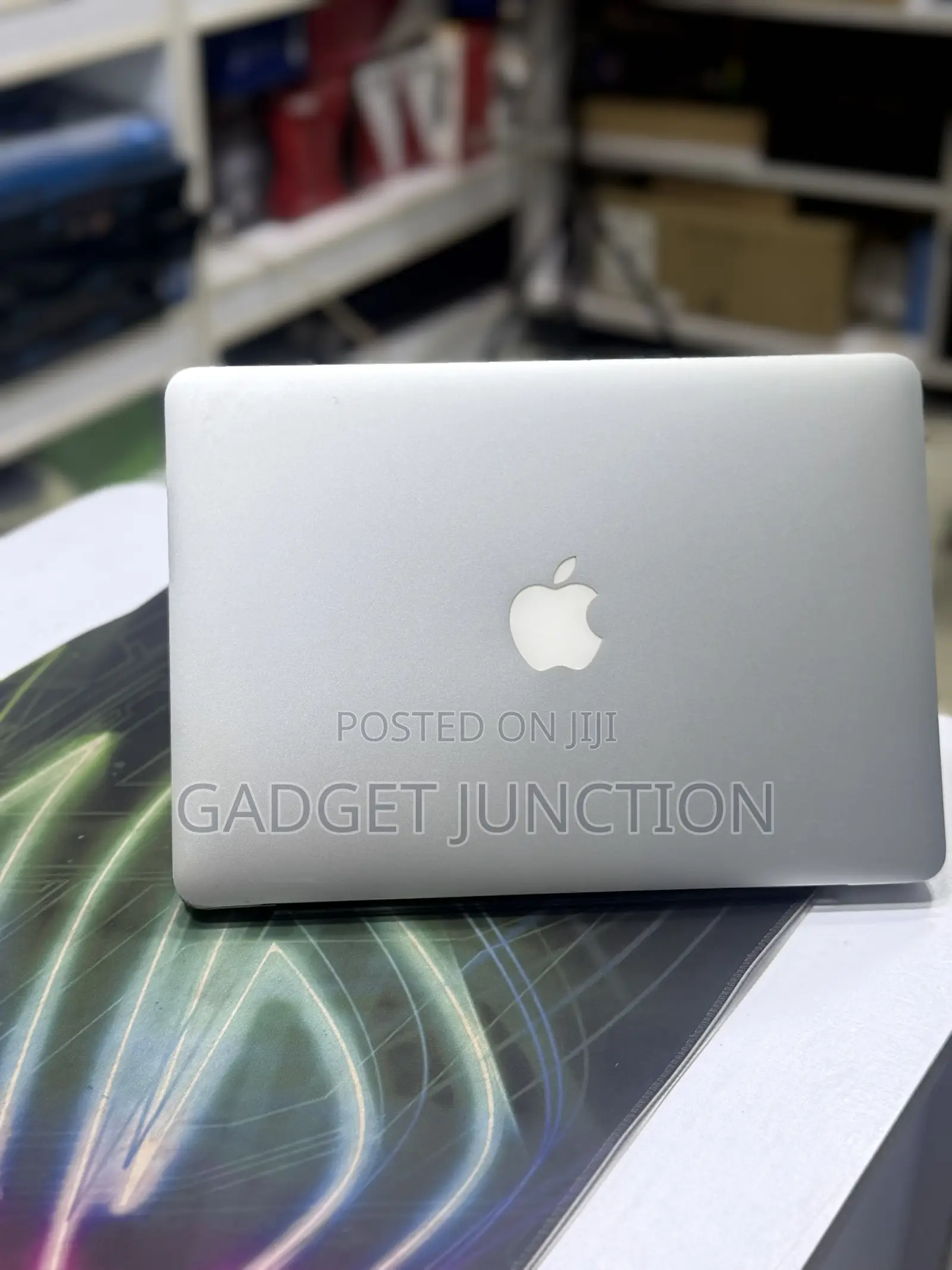 New Laptop Apple MacBook Pro 16GB Intel Core i5 SSD 256GB