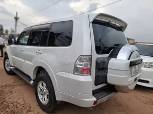 Mitsubishi Pajero 2012 White