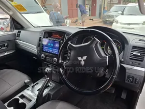 Mitsubishi Pajero 2012 White