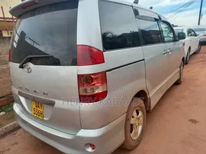 Toyota Noah 2.0 FWD (8 Seater) 2003 Silver