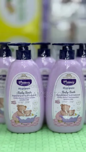 Momeasy Baby Bath Gel With a Gentle Bear Illustration on the Label.