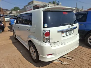 Toyota Corolla Rumion 2011 White