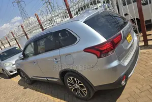 Mitsubishi Outlander 2017 Silver