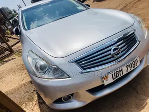 Nissan Skyline 2012 Silver