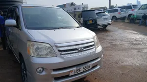 Toyota Noah 2005 Silver