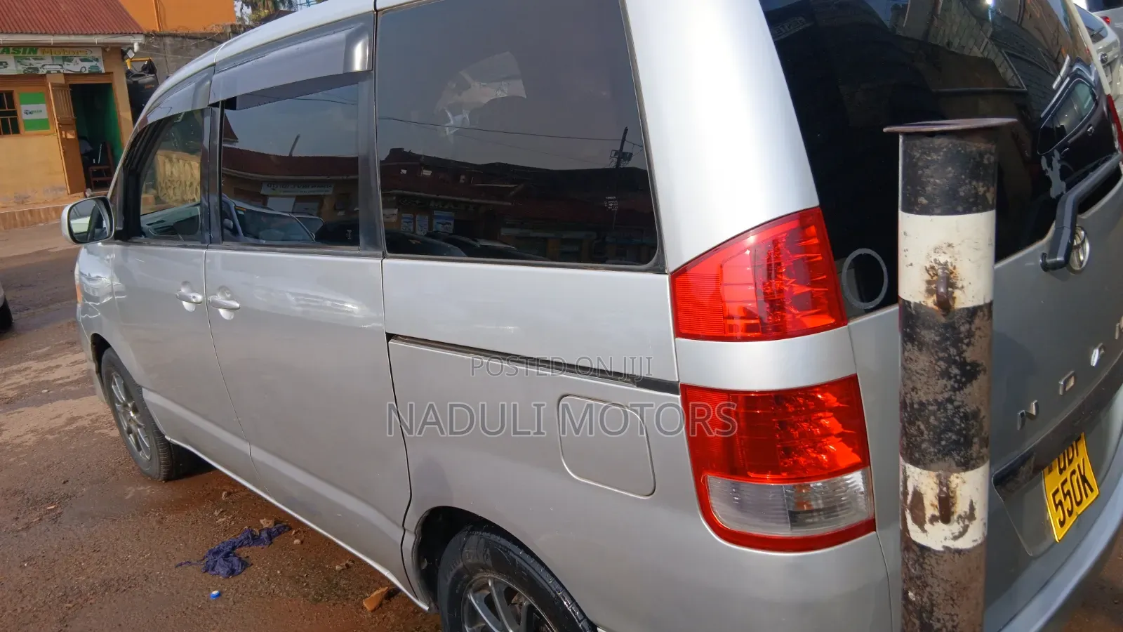 Toyota Noah 2005 Silver