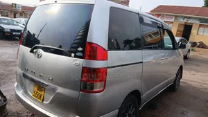 Toyota Noah 2005 Silver