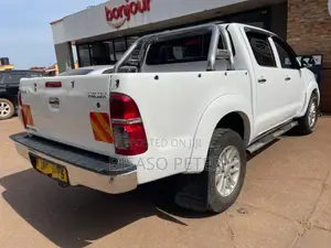 Toyota Hilux 2012 White