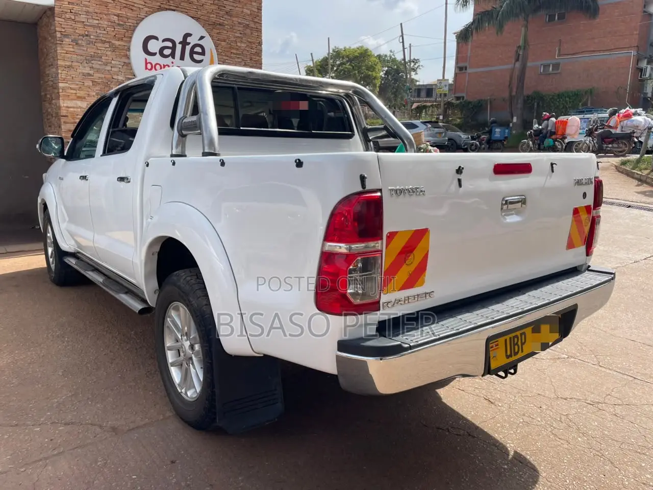 Toyota Hilux 2012 White