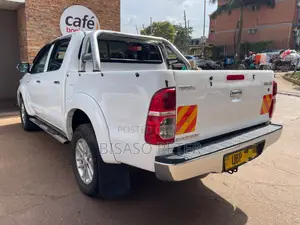 Toyota Hilux 2012 White