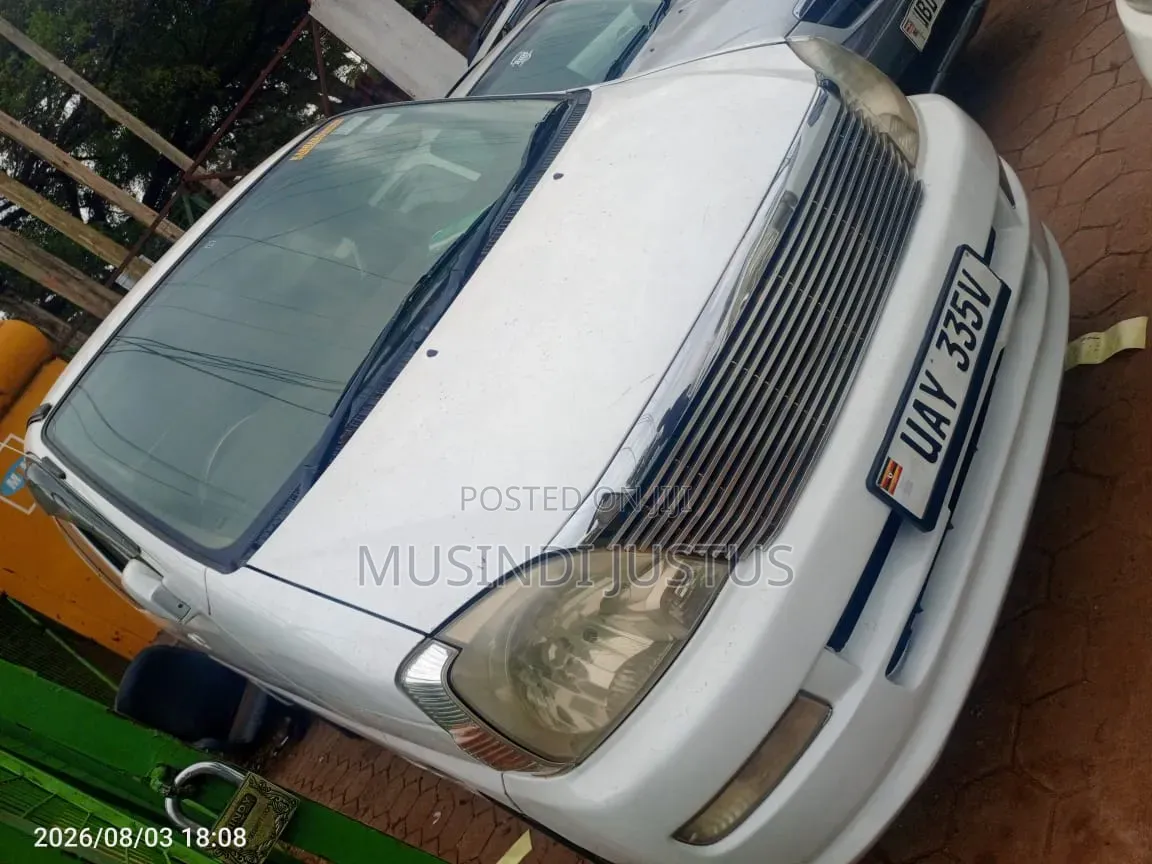 Toyota HiAce 2004 White