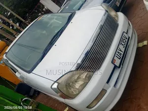 Toyota HiAce 2004 White