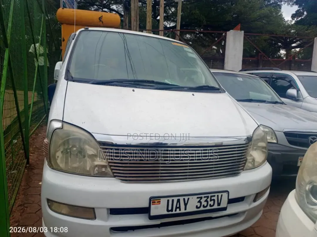 Toyota HiAce 2004 White
