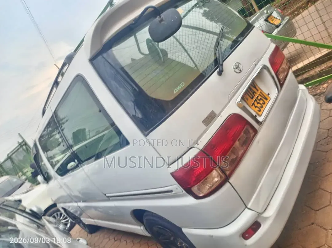 Toyota HiAce 2004 White