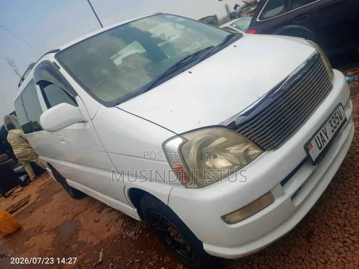Toyota HiAce 2004 White