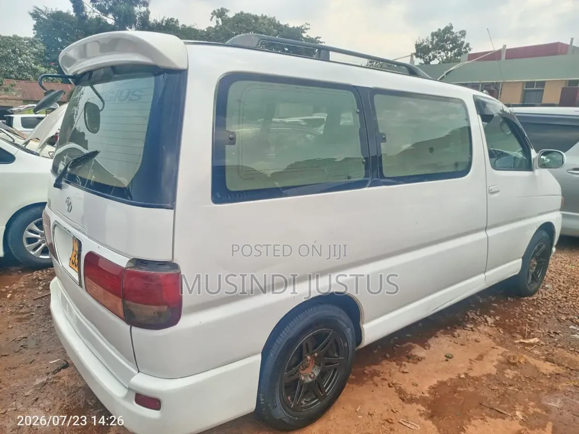 Toyota HiAce 2004 White