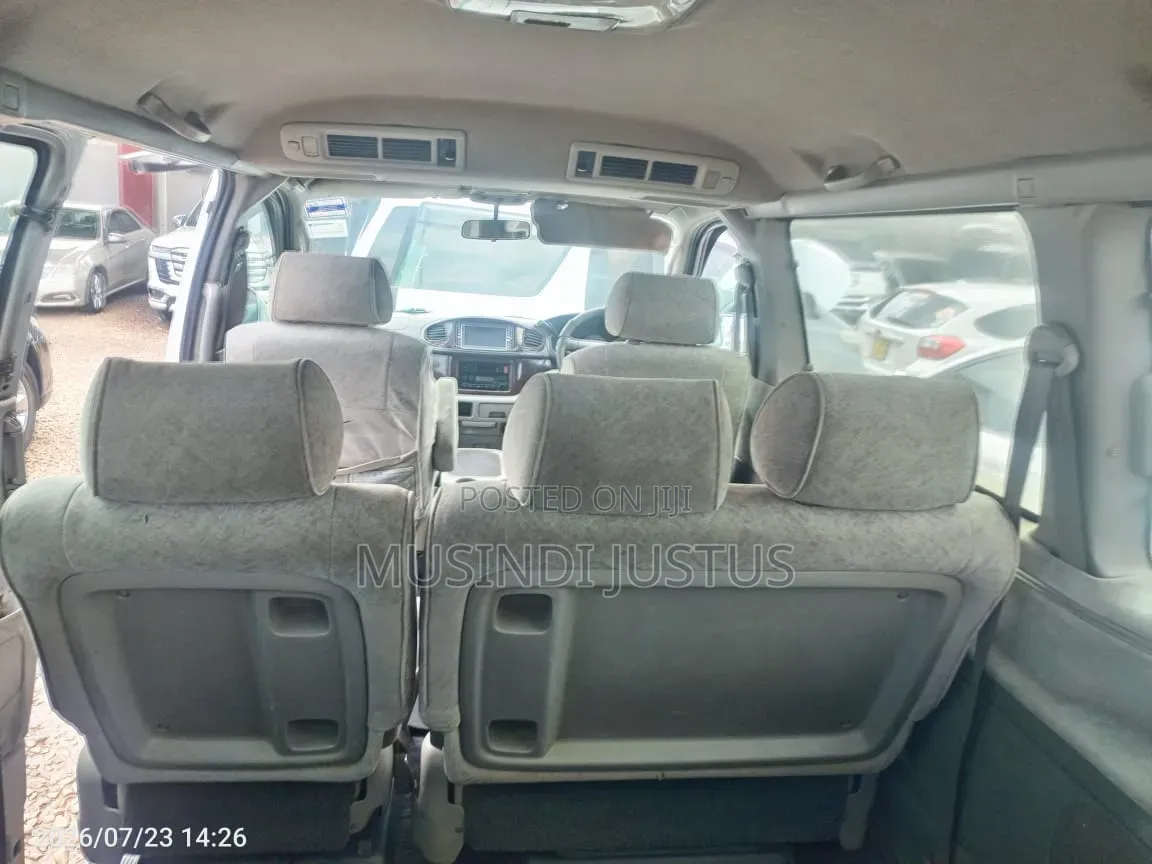 Toyota HiAce 2004 White