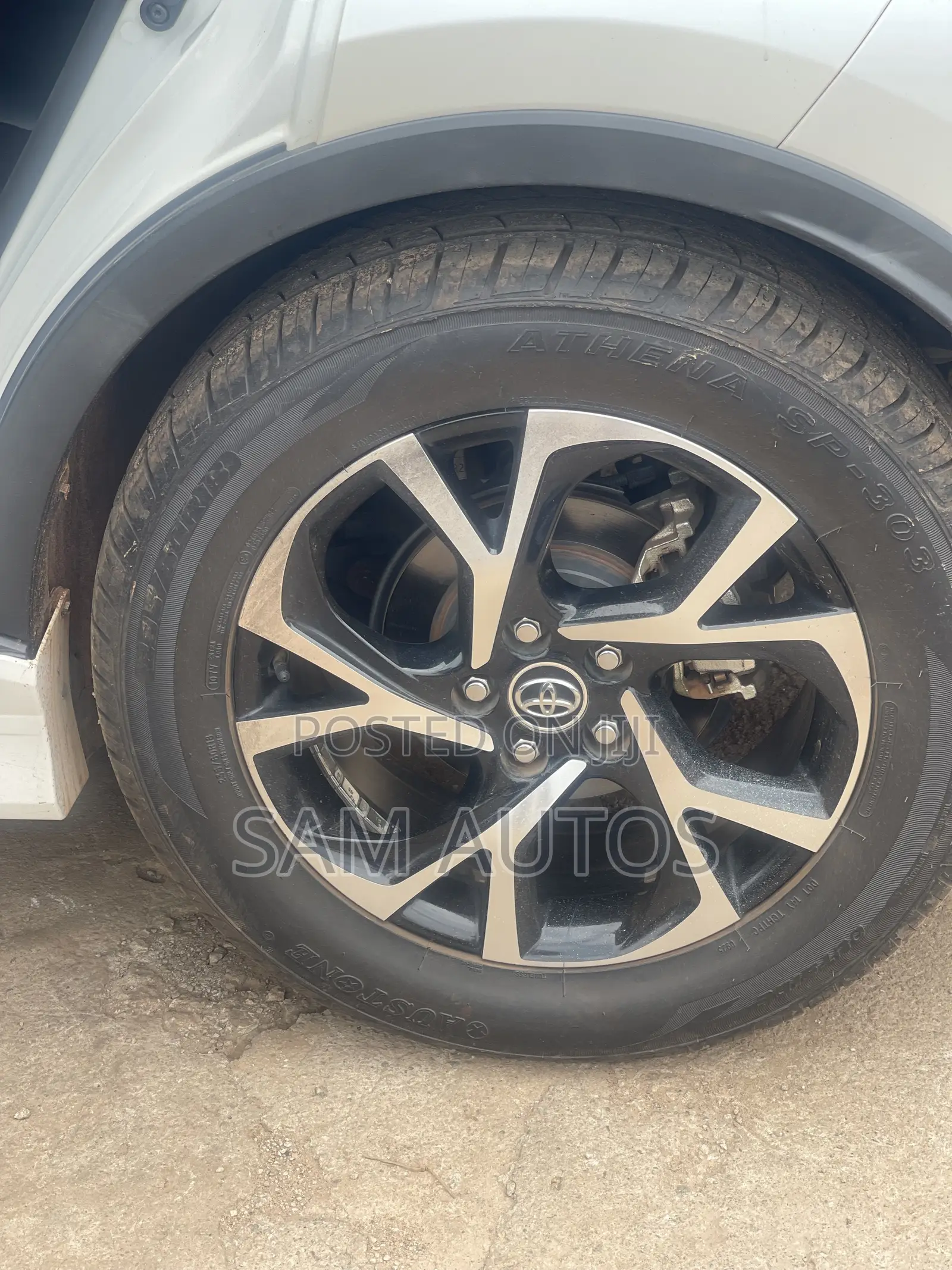 Toyota C-HR 2017 Silver